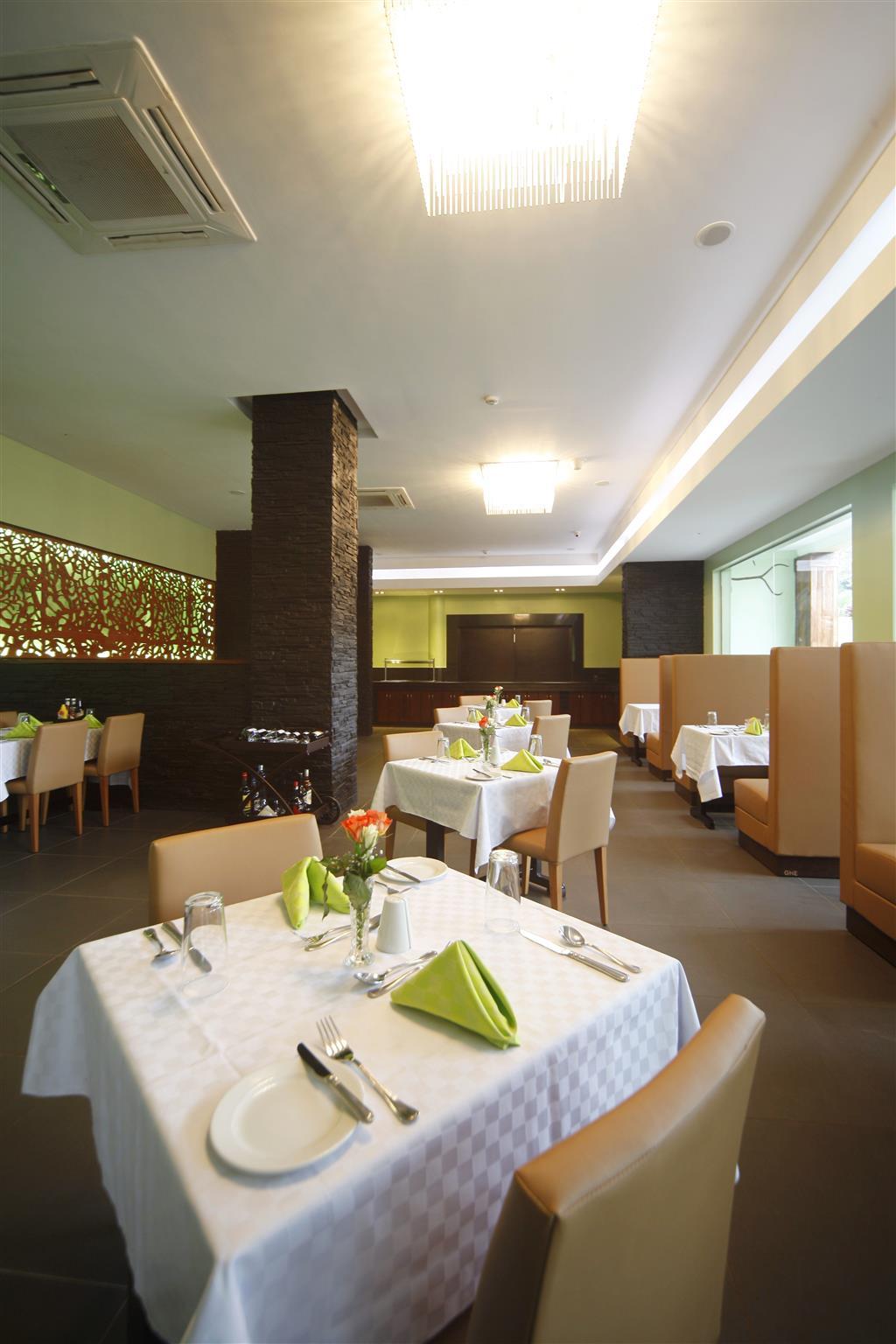 Best Western Premier Garden Hotel Entebbe Buitenkant foto