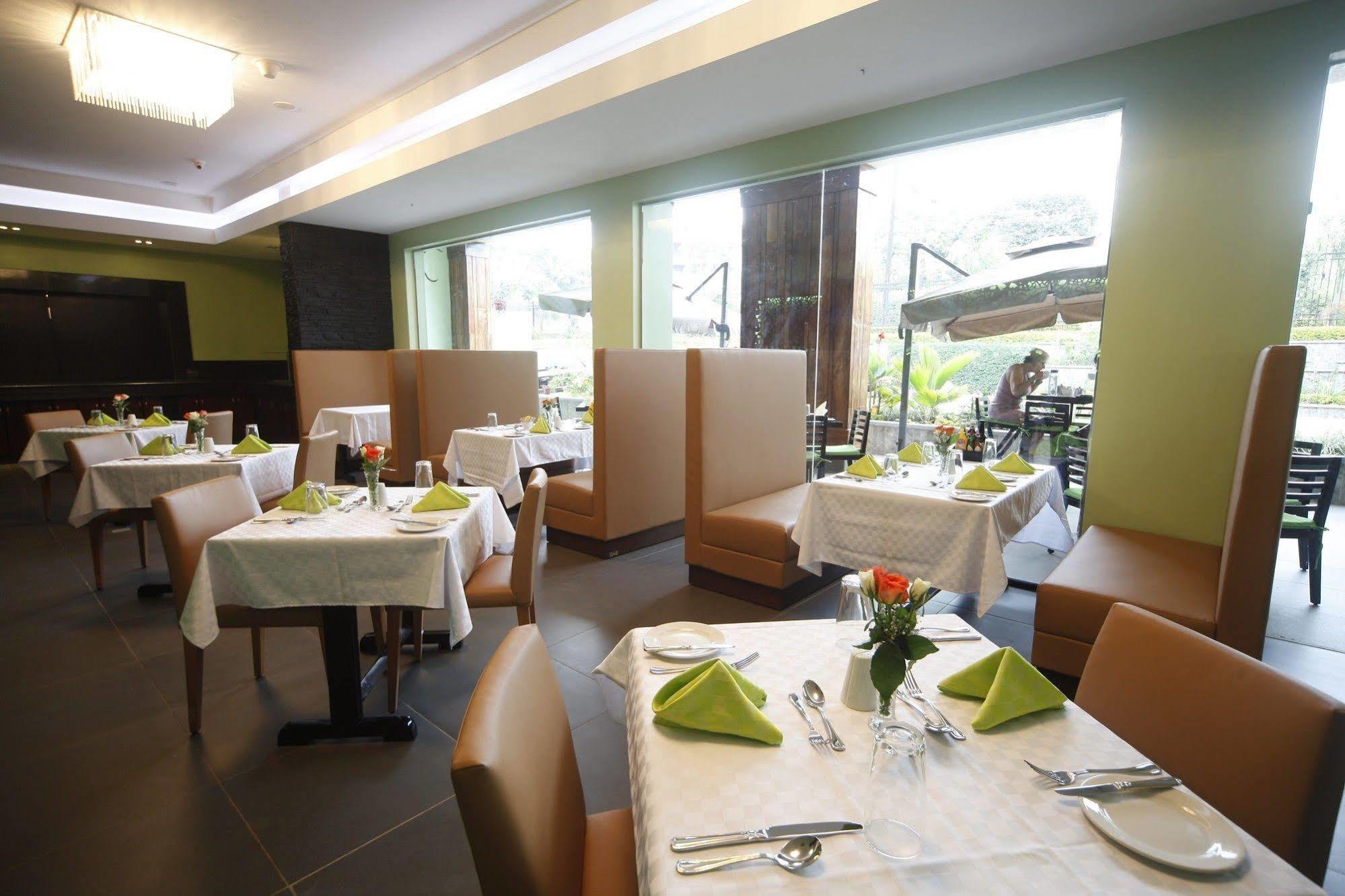 Best Western Premier Garden Hotel Entebbe Buitenkant foto