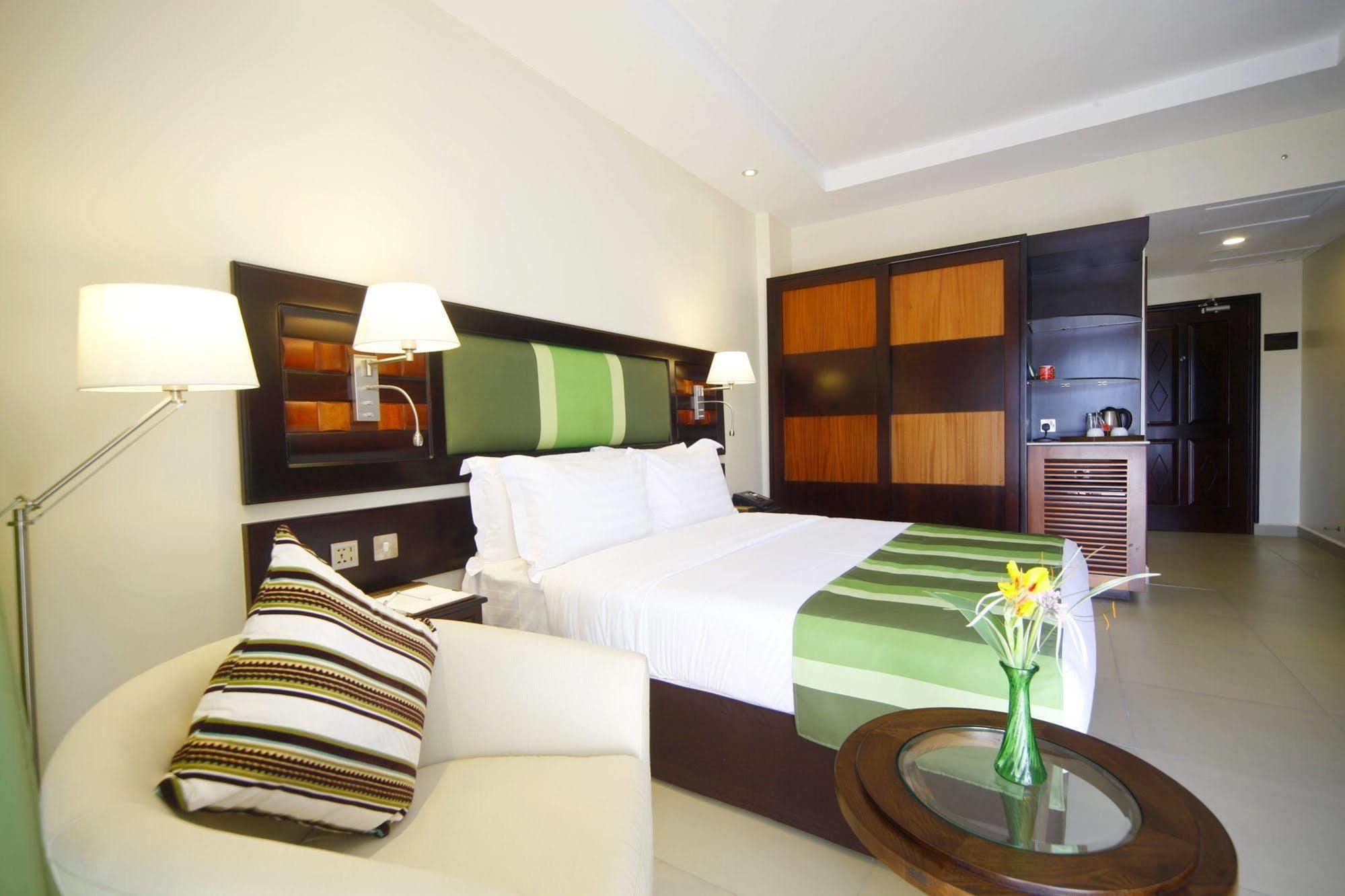 Best Western Premier Garden Hotel Entebbe Buitenkant foto